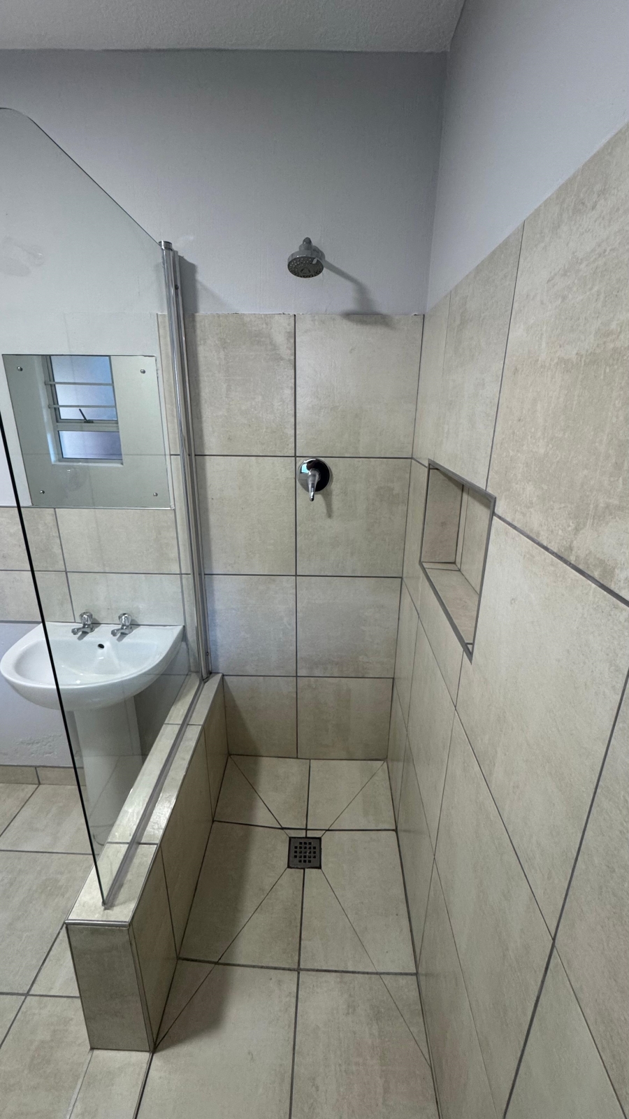 To Let 1 Bedroom Property for Rent in Beacon Bay Eastern Cape